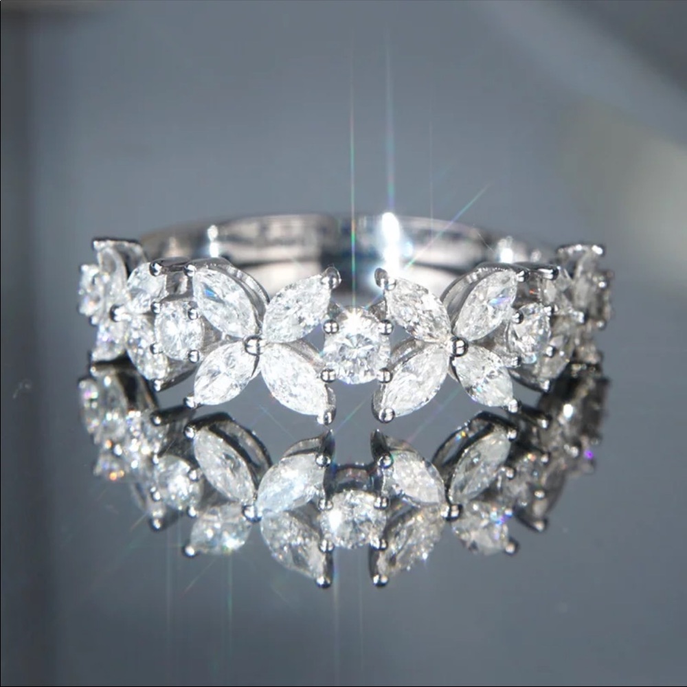 New Women’s 925 Silver Sweet Flowers Diamond Ring